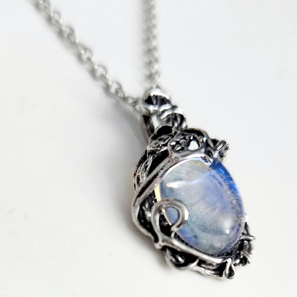 ❤️ 2/$20 ❤️ Retro Moonstone Necklace NEW